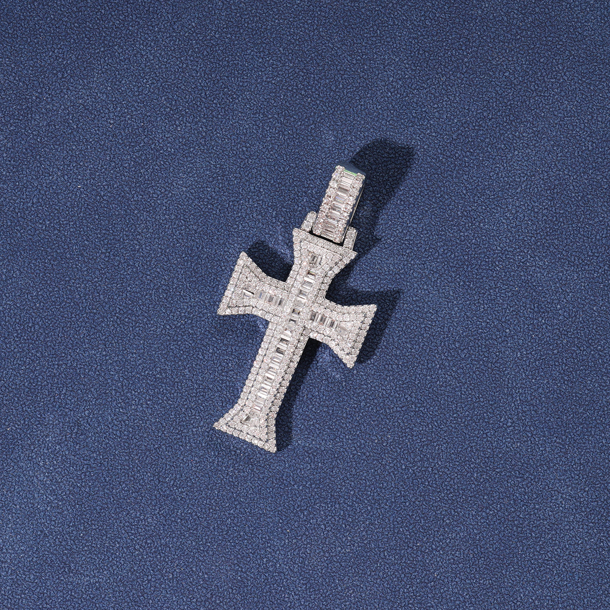 BAGUETTE CROSS PENDANT - WHITE GOLD