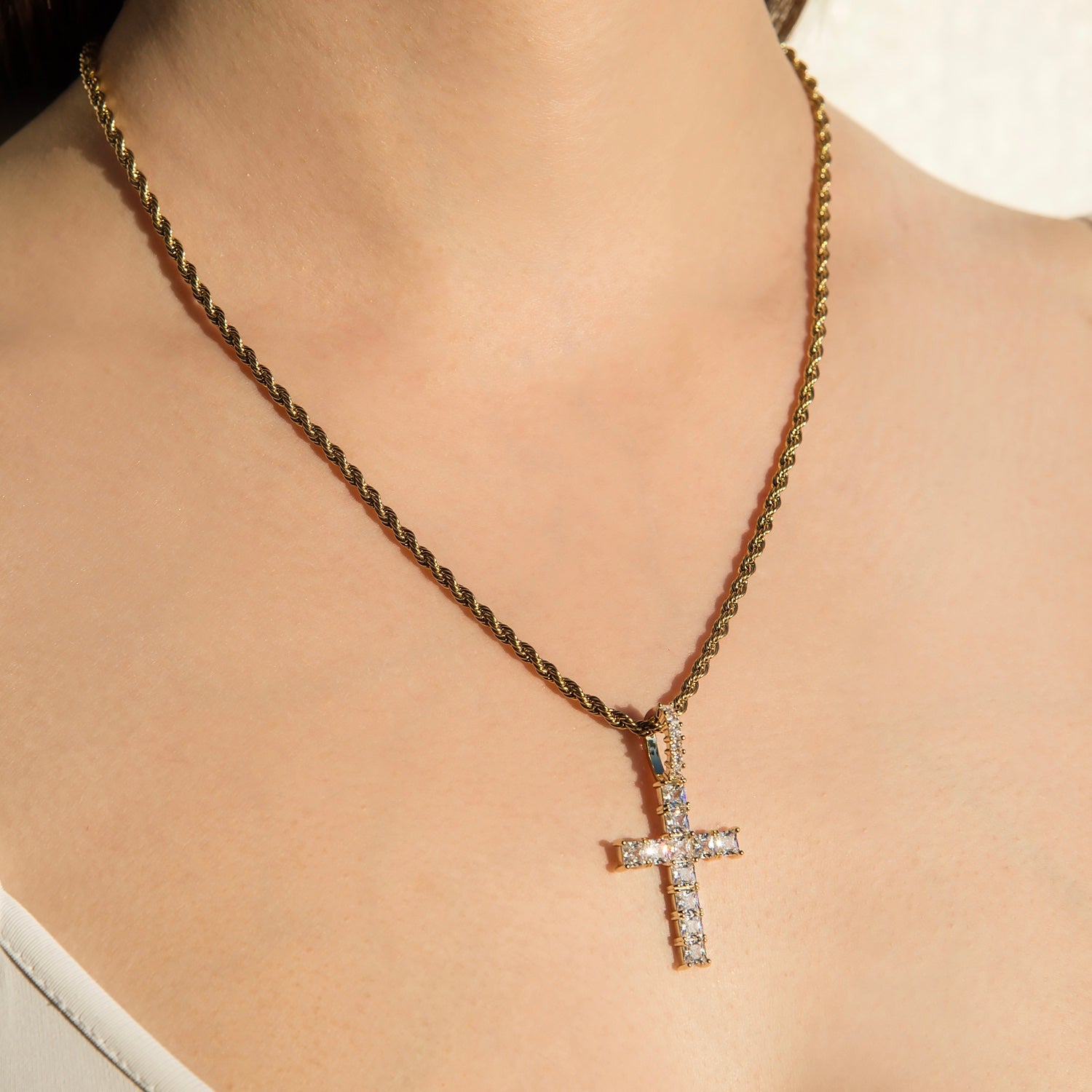 CROSS PENDANT - GOLD